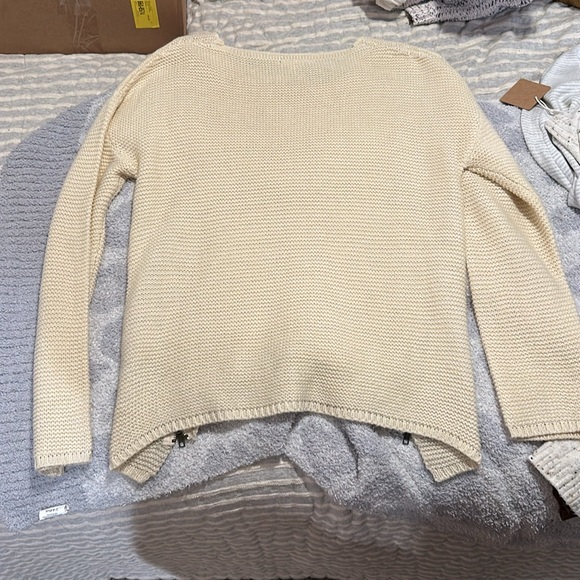 Sweater - Picture 2 of 4